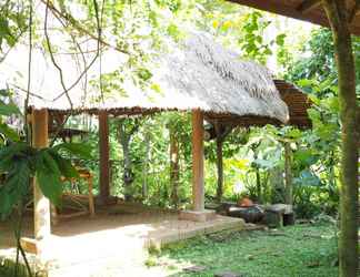 Lobby 2 Green Vanilla Bungalow