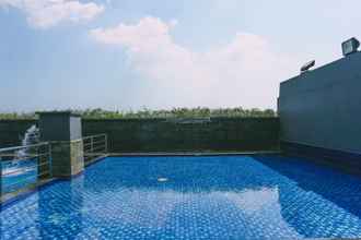 Kolam Renang 4 Modern and Cozy Studio Apartment at Belmont Residence Puri By Travelio