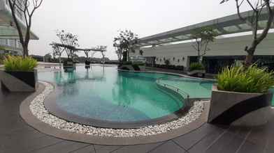 Swimming Pool 4 Trendy and Elegant Studio Apartment at U Residence By Travelio