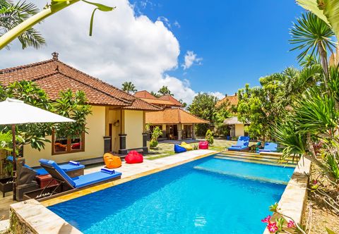 Swimming Pool Villa Puri Cahaya