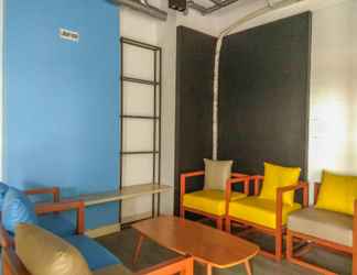 Lobi 2 Trendy and Comfy Studio at Dave Apartment By Travelio