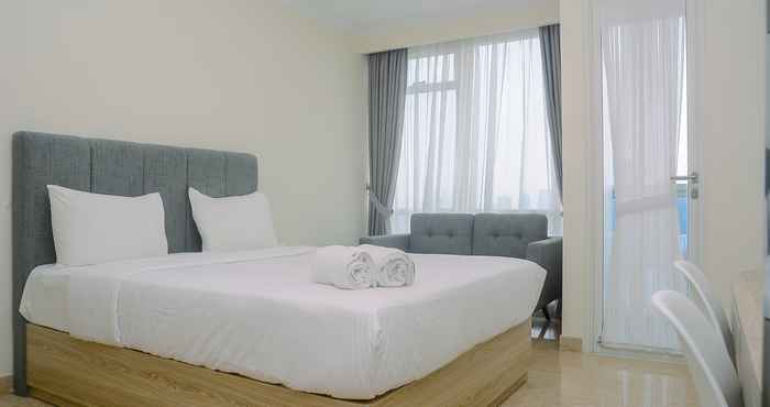 Kamar Tidur Stylish and Elegant Studio Menteng Park Apartment By Travelio