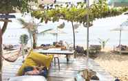 บาร์ คาเฟ่ และเลานจ์ 3 Indie Beach Bungalows