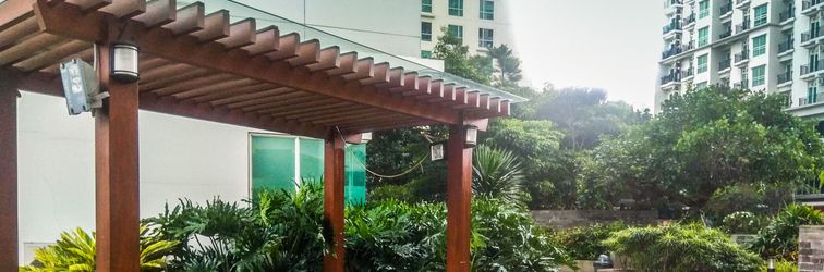 Lobby Good Location 1BR at Woodland Park Apartment By Travelio