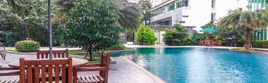 Swimming Pool 2 Good Location 1BR at Woodland Park Apartment By Travelio