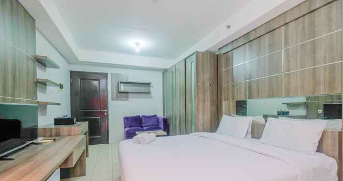 Kamar Tidur Elegant Studio at Metropark Condominium Apartment Jababeka By Travelio