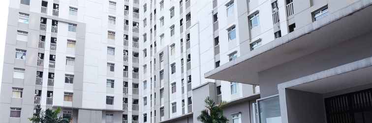 Sảnh chờ Convenient and Stylish 2BR Green Bay Pluit Apartment By Travelio