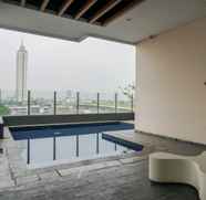 สระว่ายน้ำ 2 Studio Near Gandaria City Mall Kebayoran Icon Apartment By Travelio