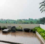 Lobby 4 Strategic Studio Apartment at Taman Melati near Universitas Indonesia By Travelio