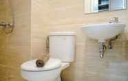 In-room Bathroom 5 Comfortable Studio Apartment @ Springwood Residence By Travelio