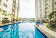 สระว่ายน้ำ Relax Stay at 1BR Parahyangan Residence Apartment By Travelio