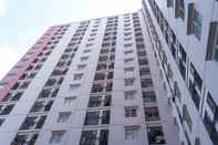 ภายนอกอาคาร Well Furnished Studio at Green Park View Apartment By Travelio