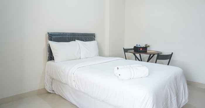 Bedroom Well Furnished Studio at Green Park View Apartment By Travelio