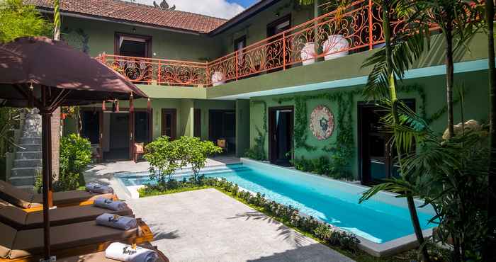 สระว่ายน้ำ The Lodge Canggu