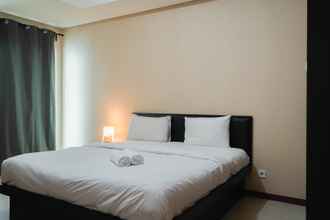 Kamar Tidur 4 Sea View Modern 2BR Apartment at Green Bay Condominium By Travelio