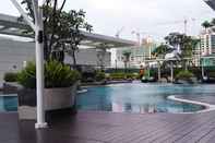 Kolam Renang Studio Apartment at U Residence with Mall Access By Travelio