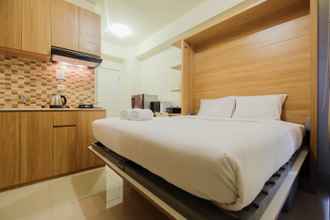 Kamar Tidur 4 Modern Studio at Green Pramuka Apartment with Mall Access By Travelio