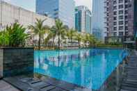 Swimming Pool Stylish and Minimalist Studio at Tamansari Semanggi Apartment By Travelio