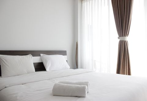 Lobby Pleasant and Comfort 1BR Apartment with Sofa Bed at Dago Suites By Travelio