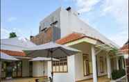 Luar Bangunan 2 Colonial House Cirebon