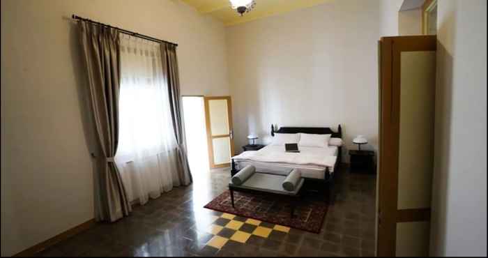 Kamar Tidur Colonial House Cirebon