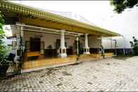 Common Space Colonial House Cirebon