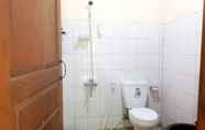 In-room Bathroom 2 Villa Karang Kedempel Bandungan By Simply Homy (Bawah)