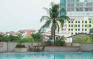 Kolam Renang 3 Comfortable Studio Apartment at Margonda Residence 2 near Universitas Indonesia By Travelio