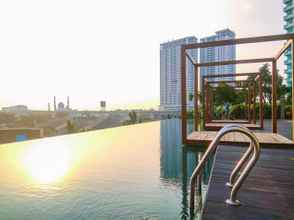 Kolam Renang 4 Brand New Studio Grand Kamala Lagoon Apartment By Travelio