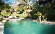 Swimming Pool 4 Villa Wedang