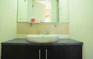 In-room Bathroom 6 Great Value 1BR at Apartment Taman Semanan Cengkareng By Travelio