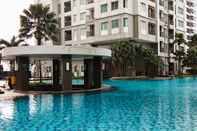 Kolam Renang Pleasant 1BR Apartment Thamrin Residence By Travelio