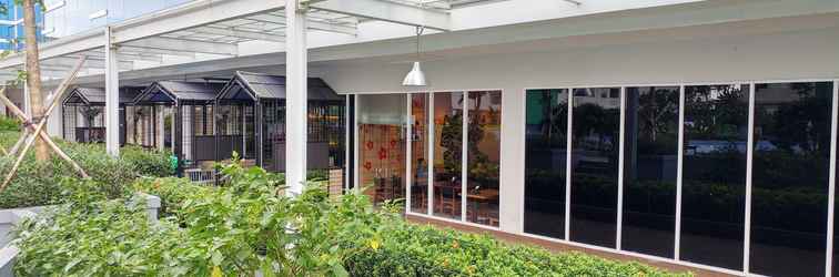 Lobi Mall Access Studio at Green Pramuka City Apartment By Travelio