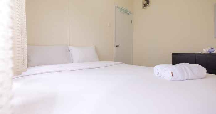 ห้องนอน Cozy & Modern 2BR at Green Pramuka City Apartment By Travelio