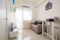 Lobi Cozy & Modern 2BR at Green Pramuka City Apartment By Travelio