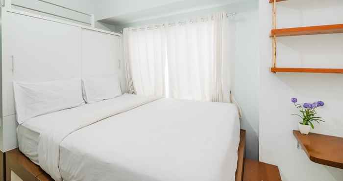 Kamar Tidur Comfy Studio Apartment at Tamansari Mahogany By Travelio