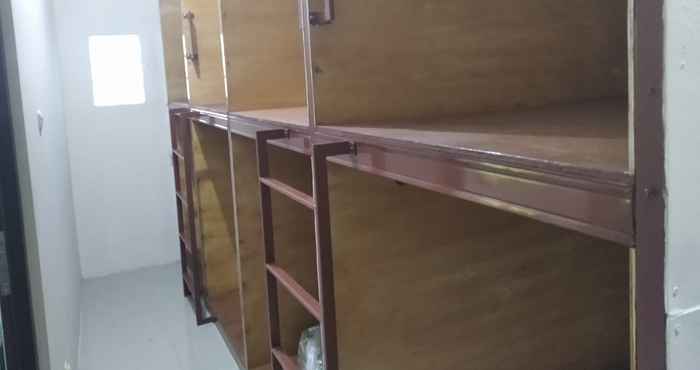 Bedroom Kabin kapsul halte UI Depok