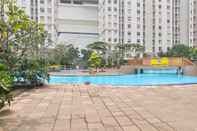 Swimming Pool Classic Studio at Green Bay Pluit Apartment (No Kitchen) By Travelio