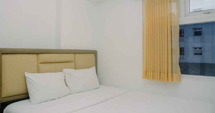 Kamar Tidur Modern Design 2BR at Green Pramuka City Apartment By Travelio