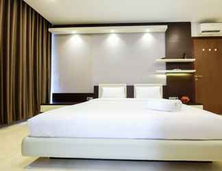 Kamar Tidur 2 Elegant Design 2BR at L'Avenue Apartment By Travelio