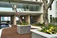 Lobby Near Mangga Dua Area 2BR Elpis Residence Apartment By Travelio