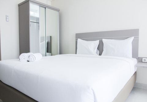 Bedroom Homey Studio at Elpis Residence Apartment By Travelio