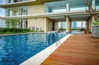 Kolam Renang 4 Homey Studio at Elpis Residence Apartment By Travelio