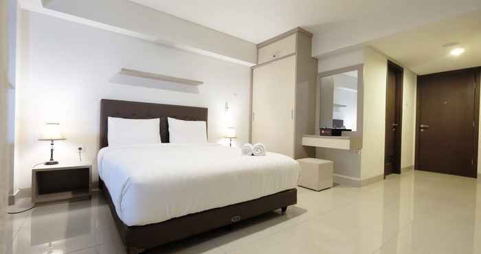 Kamar Tidur Spacious Studio Apartment The H Residence near MT Haryono By Travelio