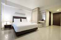 Kamar Tidur Spacious Studio Apartment The H Residence near MT Haryono By Travelio