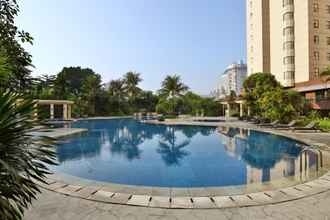 Swimming Pool 4 3BR with City View at Sudirman Condominium Apartment by Travelio