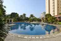 สระว่ายน้ำ 3BR with City View at Sudirman Condominium Apartment by Travelio