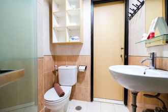 Toilet Kamar 4 Nice Studio Apartment at Tamansari Sudirman By Travelio