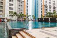 Swimming Pool Studio Pool View Apartment Paramount Skyline near Gading Serpong By Travelio