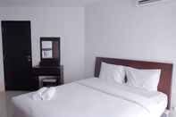 Kamar Tidur Homey and Best 2BR Tamansari Semanggi Apartment By Travelio